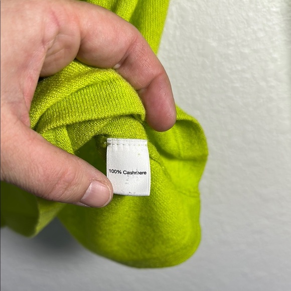 Saks Fifth Ave Feather Cashmere V-neck Sweater Small - Picture 6 of 7